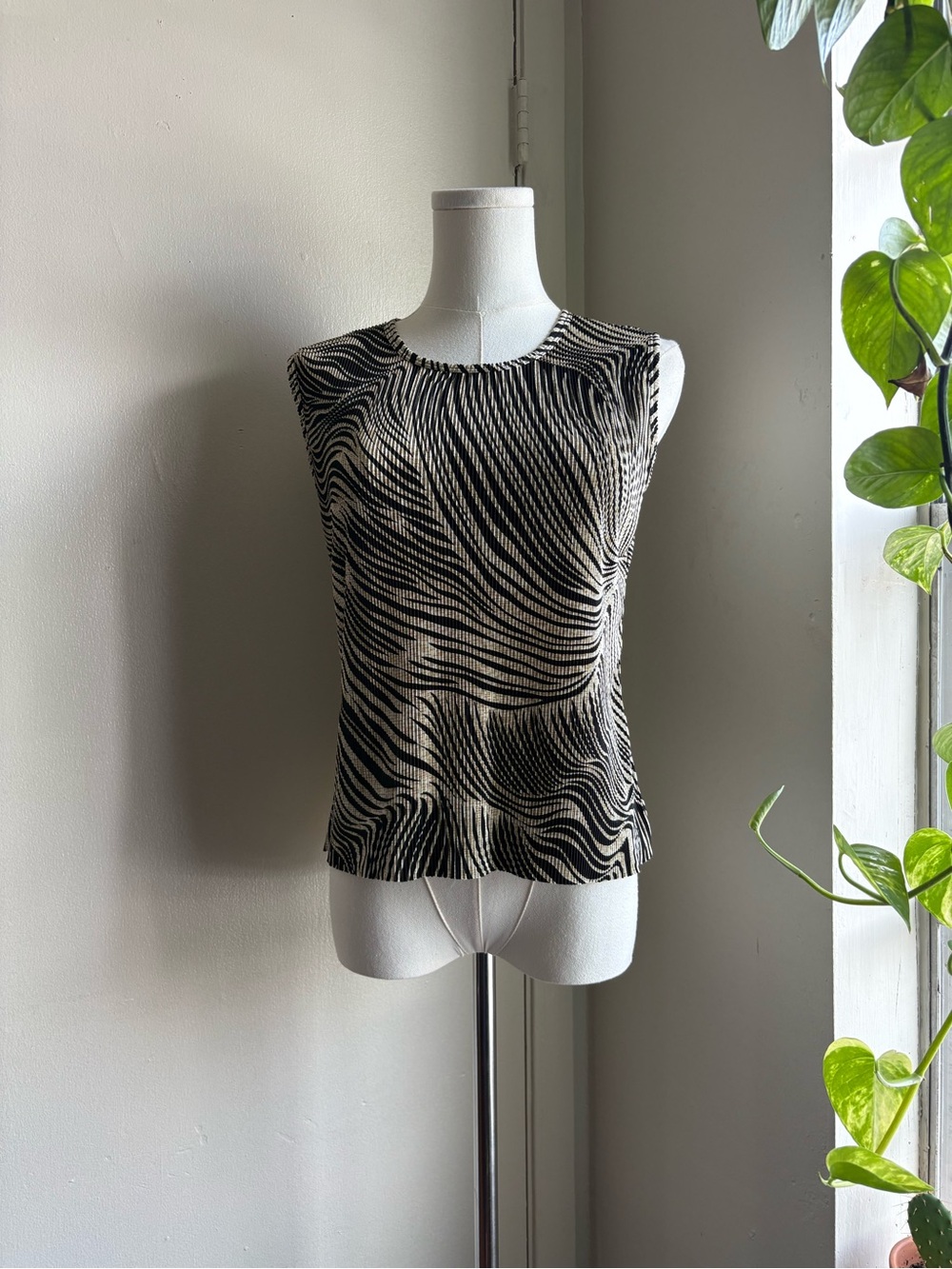 plisse zebra print sleeveless top